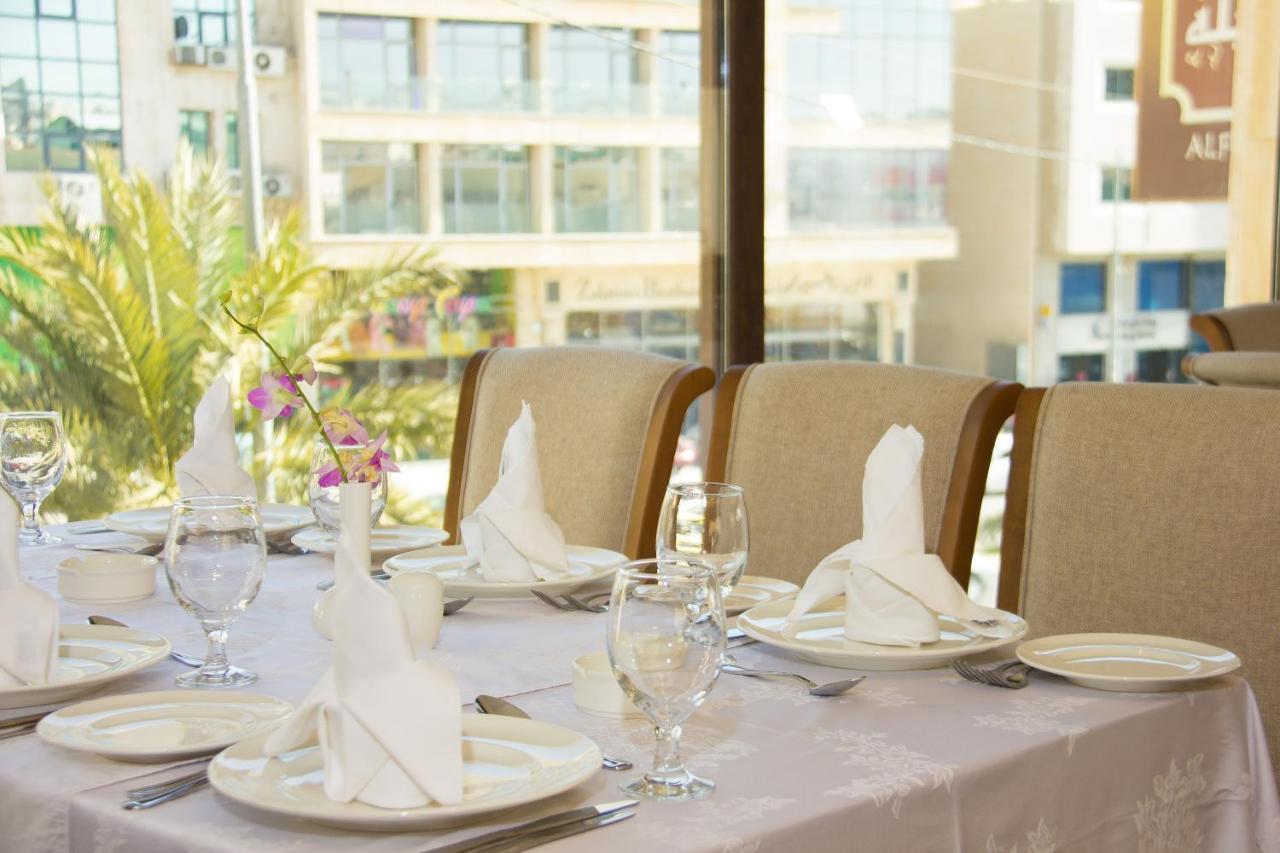 Thousand Nights Hotel Амман Экстерьер фото Restaurant