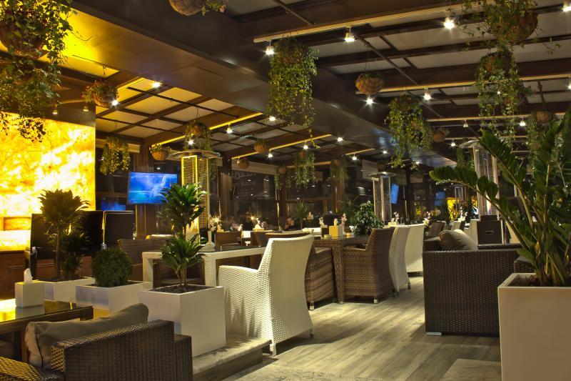 Thousand Nights Hotel Амман Экстерьер фото The interior of a restaurant in the city of Riyadh, Saudi Arabia