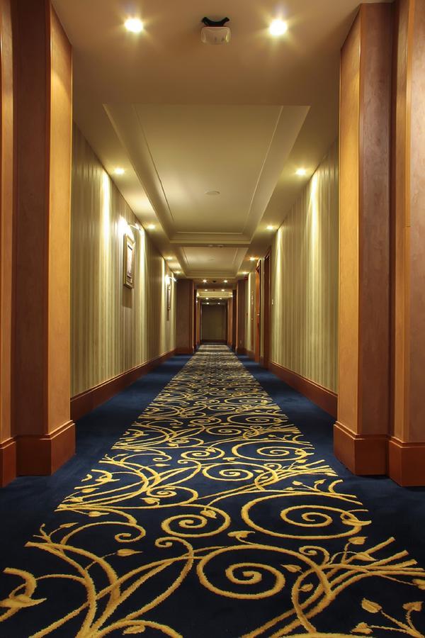 Thousand Nights Hotel Амман Экстерьер фото A carpet in a hotel