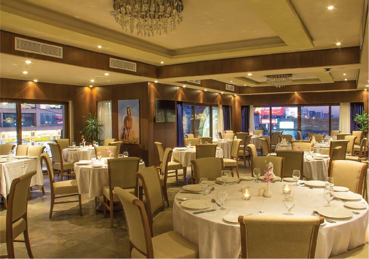 Thousand Nights Hotel Амман Экстерьер фото Restaurant interior