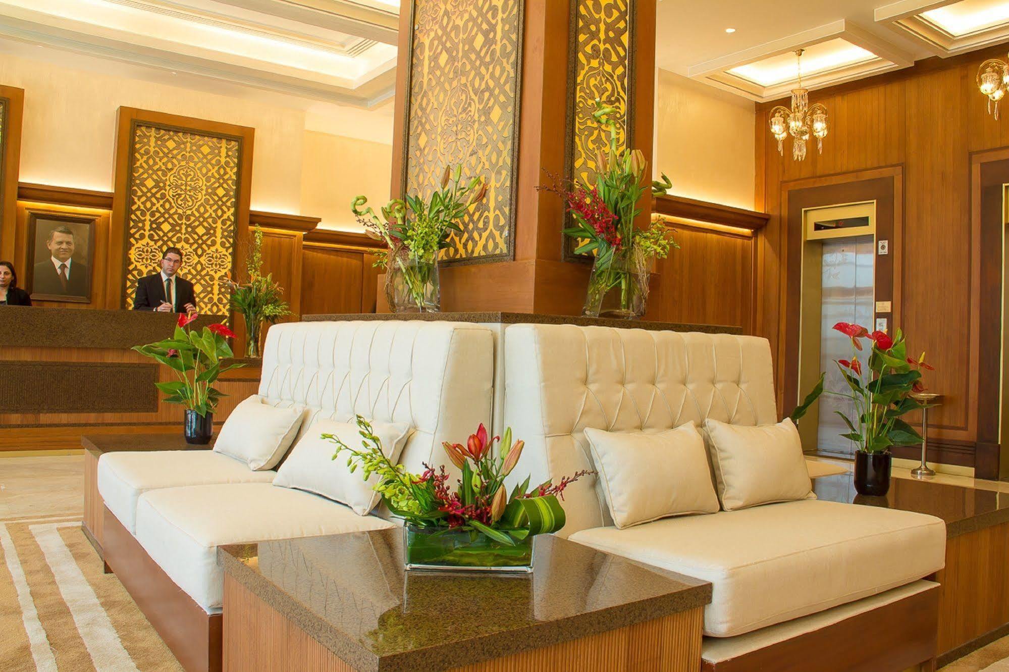 Thousand Nights Hotel Амман Экстерьер фото Lobby