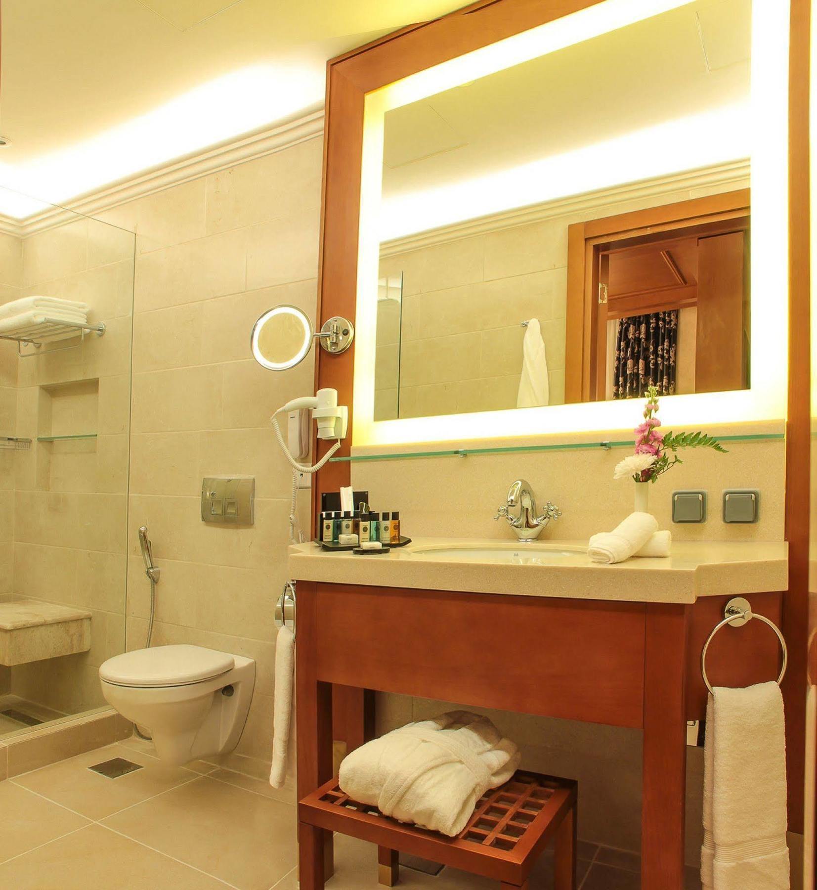 Thousand Nights Hotel Амман Экстерьер фото Bathroom