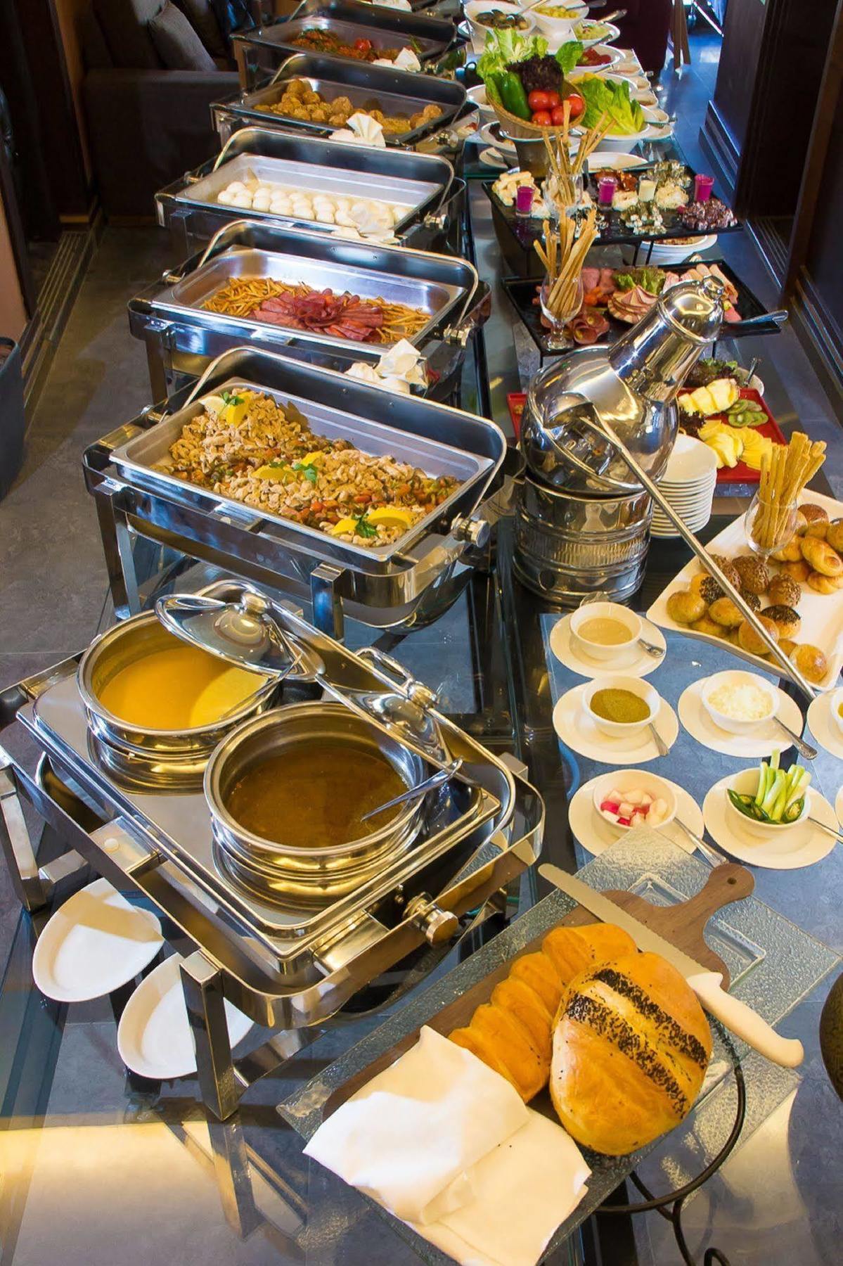 Thousand Nights Hotel Амман Экстерьер фото A chafing dish